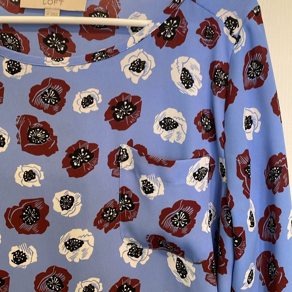 Loft blouse Great condition. - Picture 3 of 8